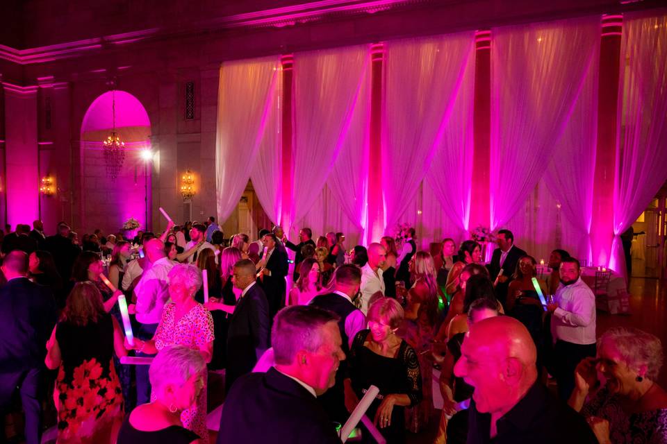 PACKED DANCE FLOOR!