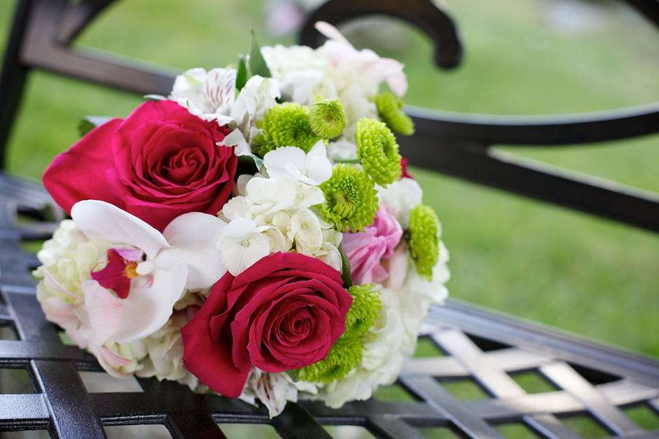 Simple white and pink bouquet