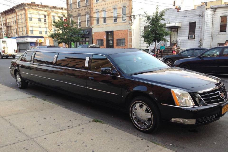 10 Passengers Cadillac DTS