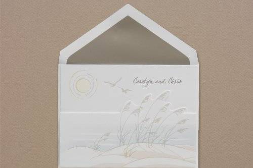 This gorgeous invitation is perfect for your seaside affair! Seagrass blows gently beside the ocean and horizon. 5 x 6 5/8 (T319)