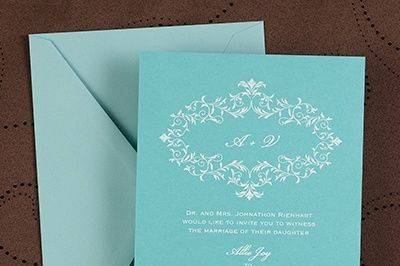 2014 Wedding Trends: Aqua - Laurel - Invitation - Lagoon Shimmer
An ivy vine borders your initials on this elegant card.
Dimensions: 5 1/8