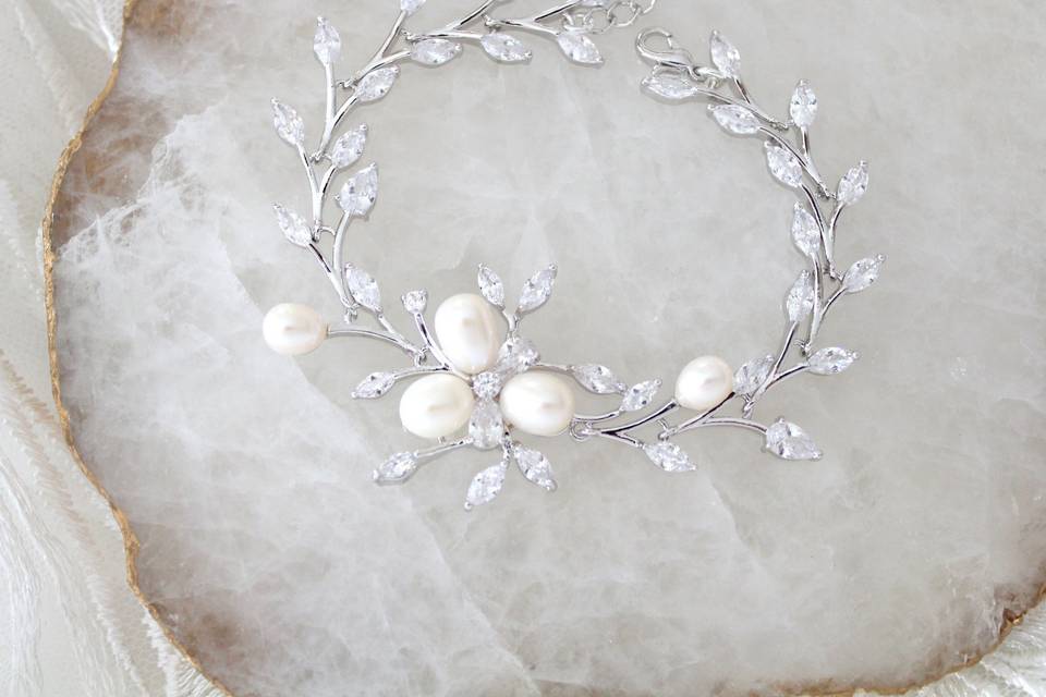 Floral style bridal bracelet