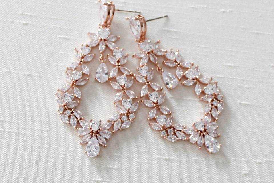 Rose gold floral style earring