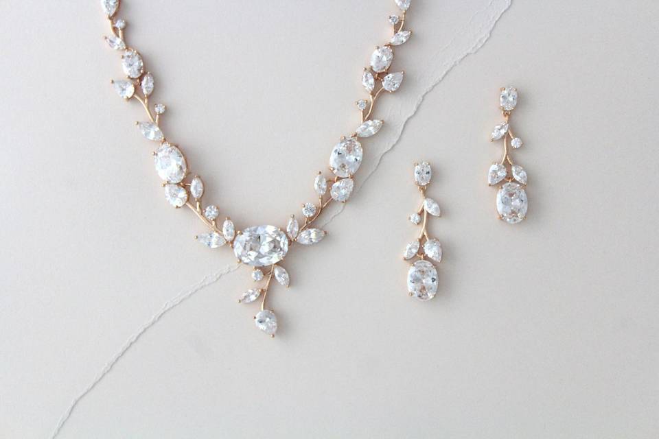 Floral necklace & earring set