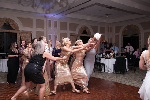 Epic Bouquet Toss
