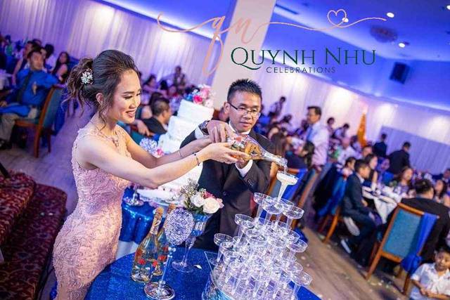 Champagne tower