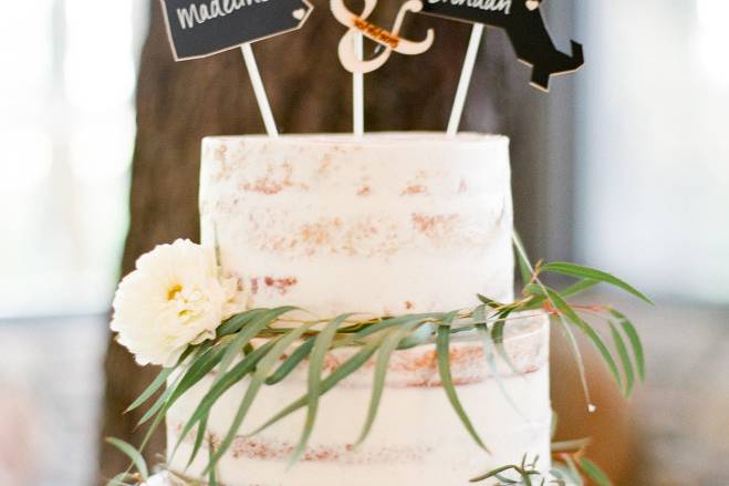 Simple wedding cake with grass and flowers