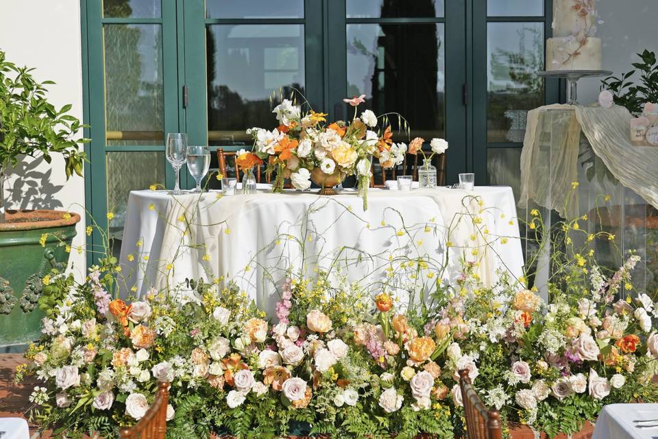 Sweetheart table arrangements