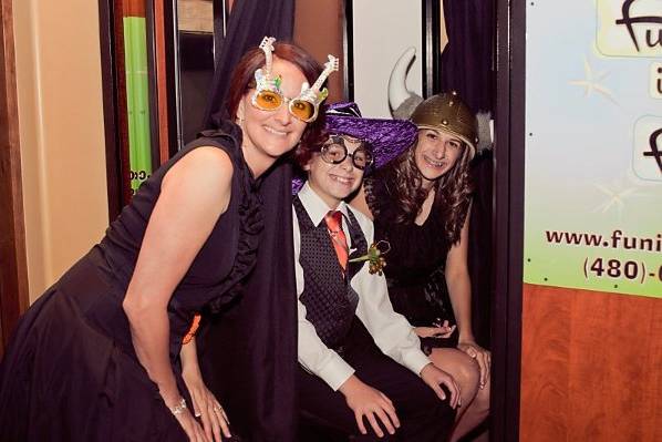 Fun In A Flash PhotoBooth and FlipBook Studio Rental