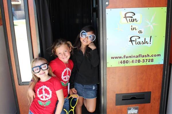 Fun In A Flash PhotoBooth and FlipBook Studio Rental