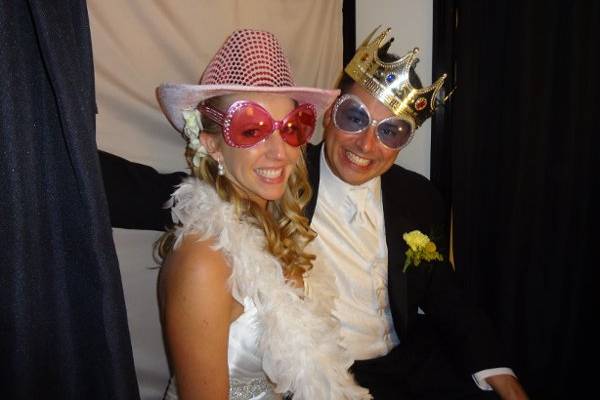 Fun In A Flash PhotoBooth and FlipBook Studio Rental