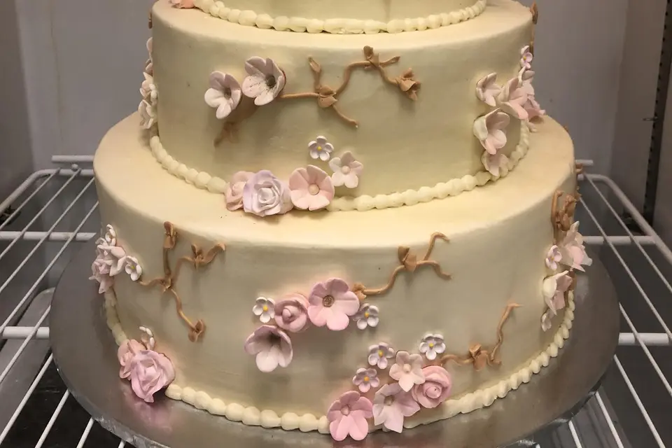 1480 - Oh, Louis! (Vuitton) - Wedding Cakes, Fresh Bakery