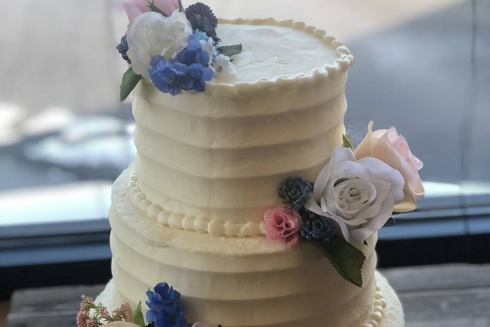 Scalloped-design wedding cake