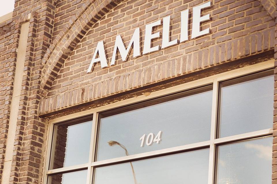 Entering Amelie