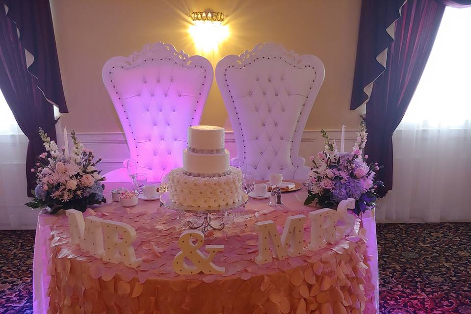 Sweetheart table with cake
