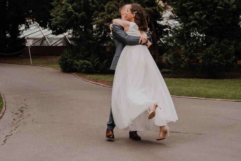 Bride and groom first look