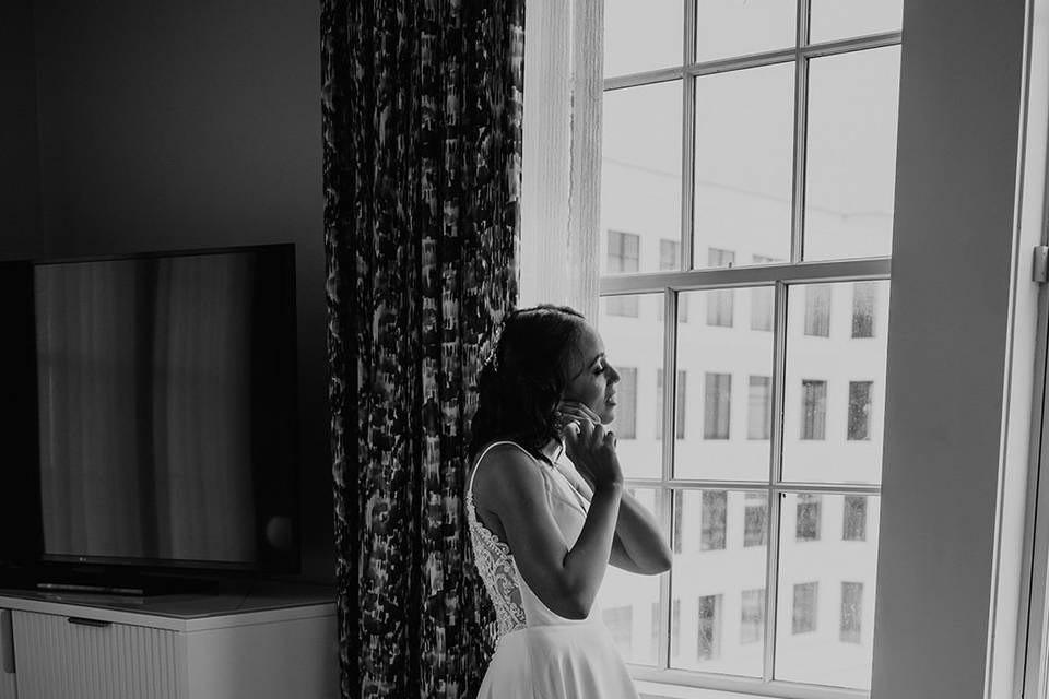 Bride in Suite getting ready