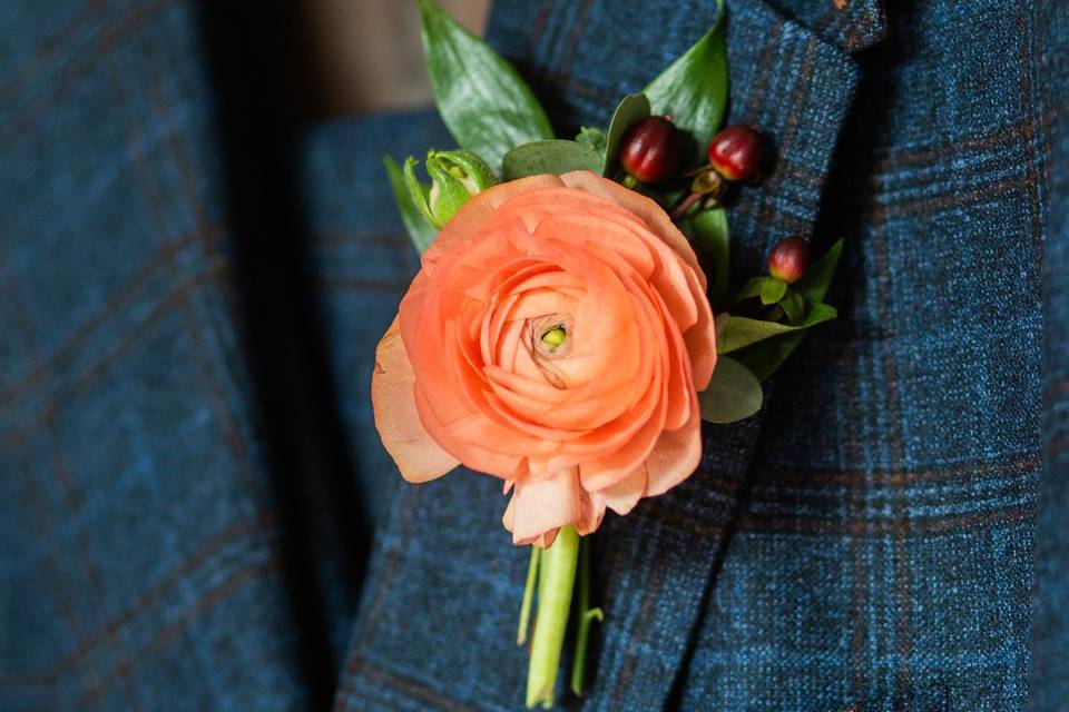 Boutonniere - Peach Ranunculus