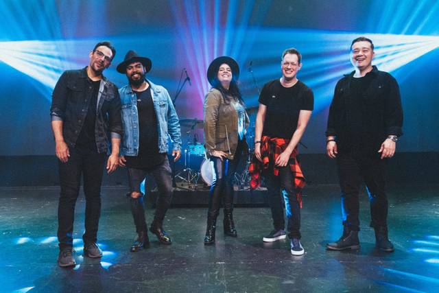 Rhythm Me Up - Top 40 Band