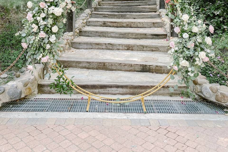 Circle flower arch