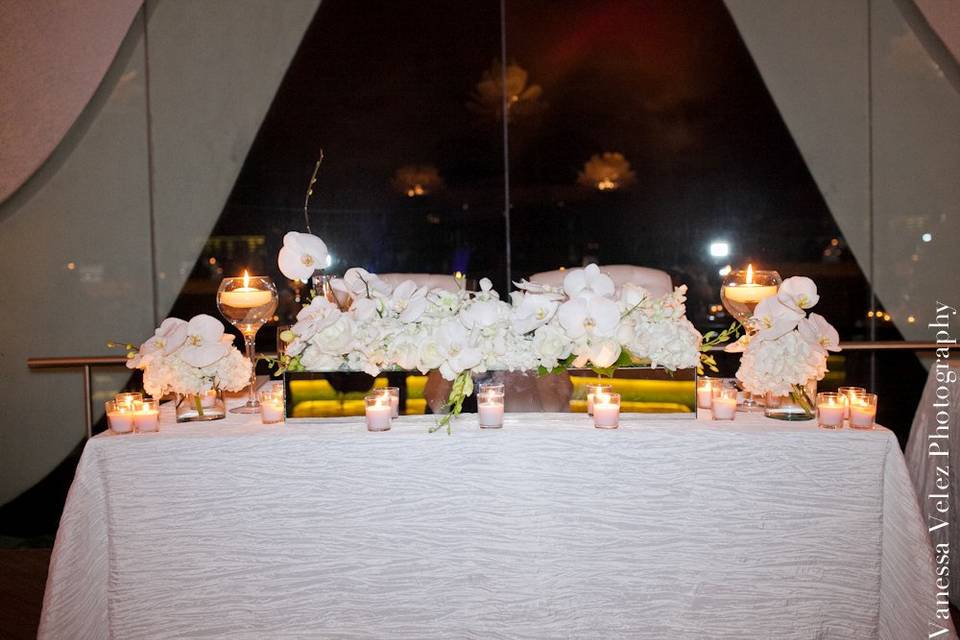 Classic/Romantic Bride and Groom Table