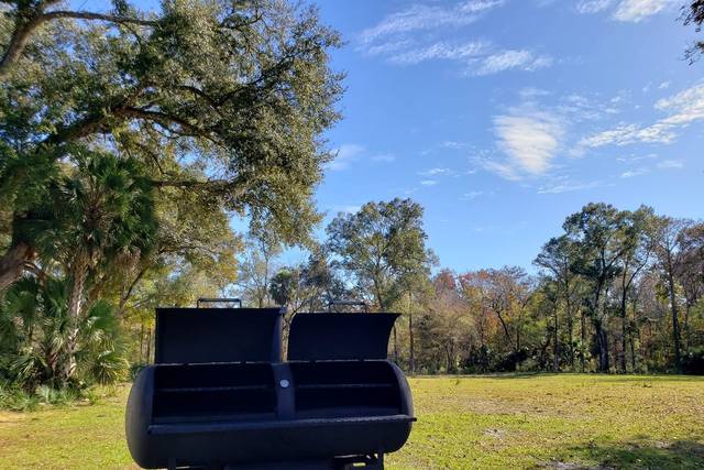 A large smoker/grill for DIY