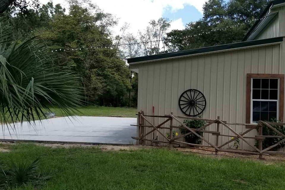 Bear Tree Barn Wedding and Event Center