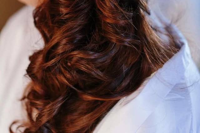 Loose curls with details