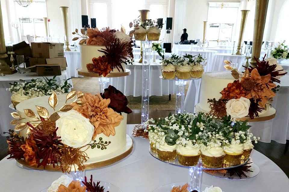 Autumnal Elegance Wedding Cake