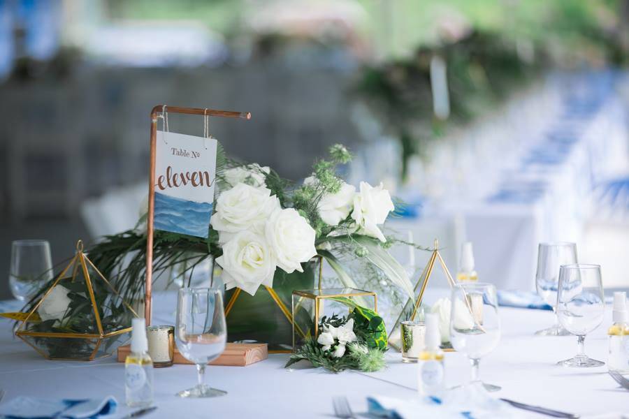 Elegant table arrangement