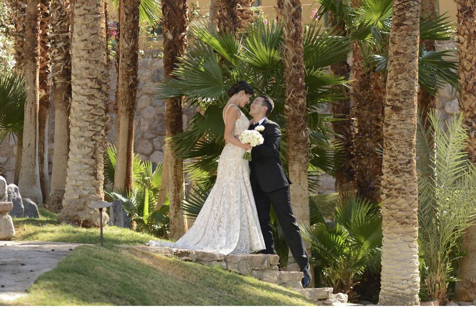 Couple in gardnes