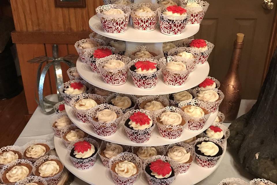 Rustic wedding cupcakes