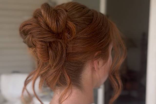 Mid updo