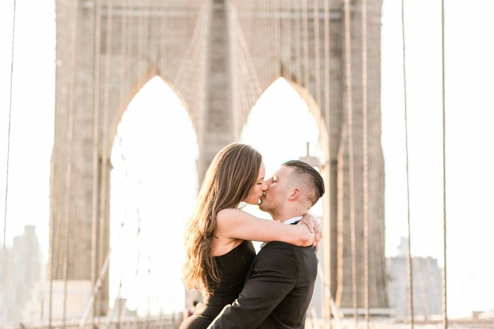 Brooklyn Bridge Kiss