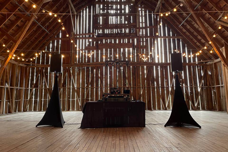 9.10.22 - Huge Barn Reception