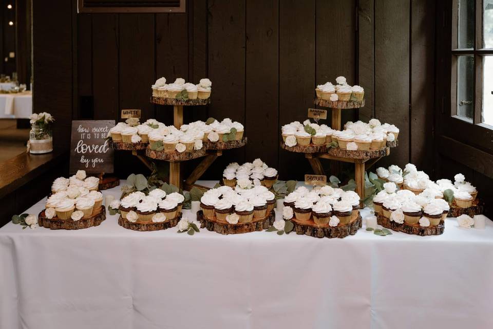 Rustic cupcake display