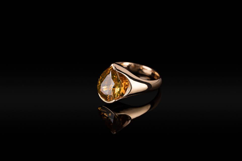 18k Colored Diamond Ring