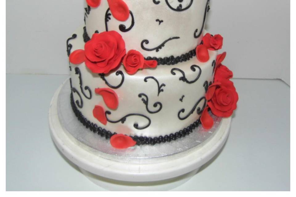 2 Tiered Scrolls & Roses Cake