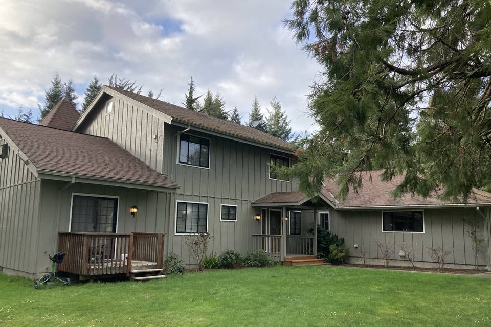 6 bedroom+ house