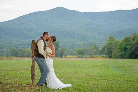 Couple kiss