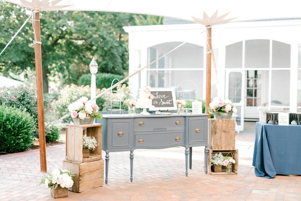 East Vintage Charm: Rental.Floral.Design