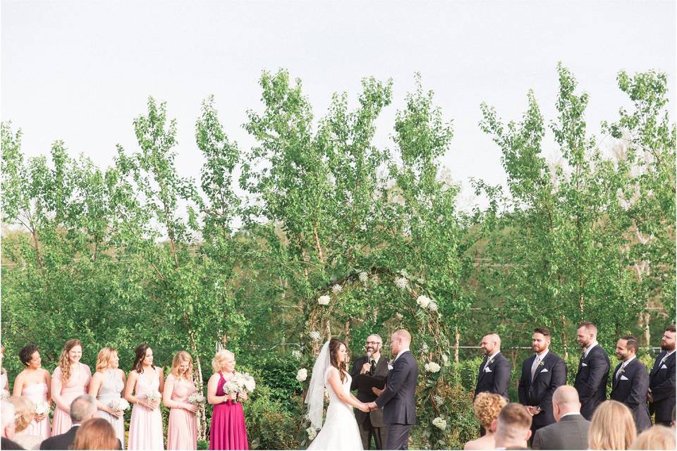 How Many People Should Be In My Bridal Party? - Josiah & Steph Photography