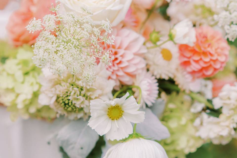White and pink bouquet
