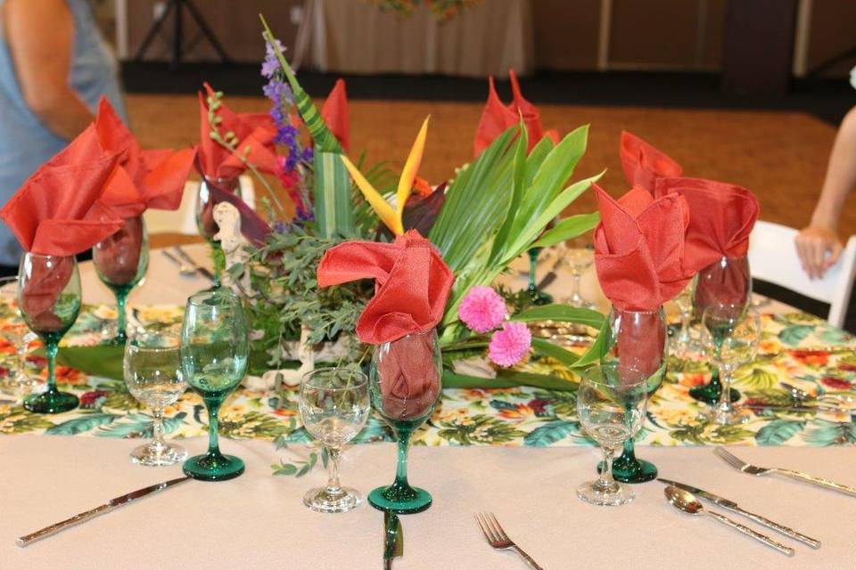 Tropical table scapes