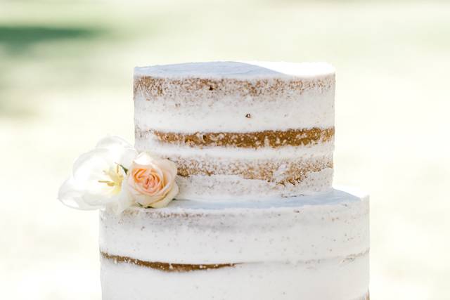 Naked cakes are all the rage