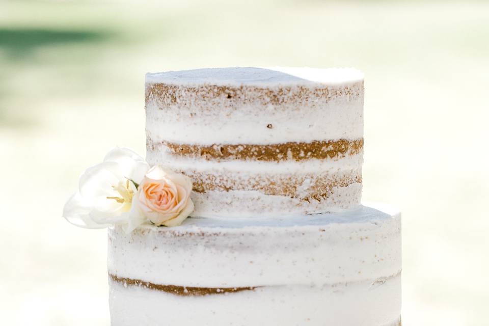 Naked cakes are all the rage