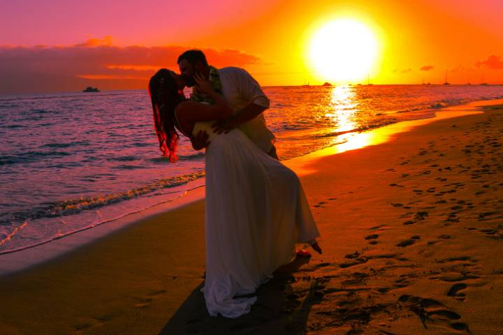 A kiss at Hawaii sunset