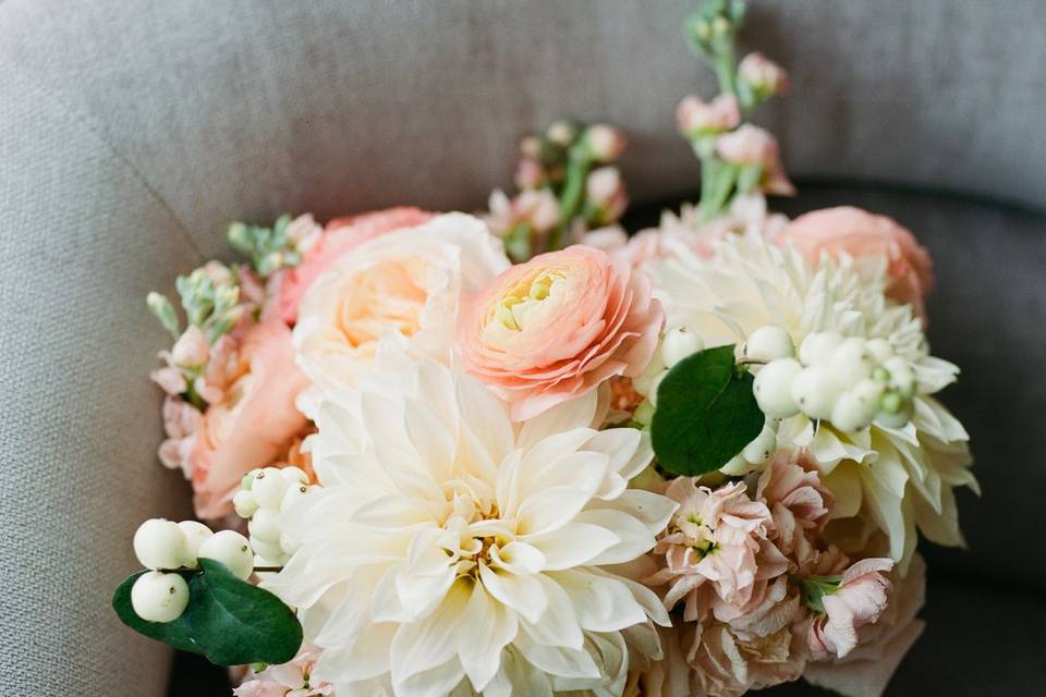 Cafe au Lait Dahlias Bouquet