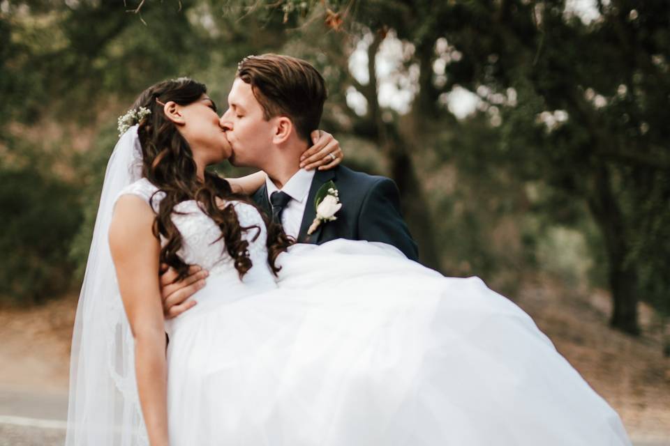 First kiss as husband and wife