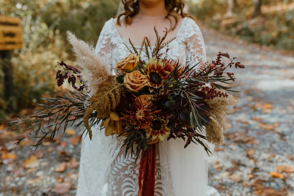 Golden hour fall bridal bouq